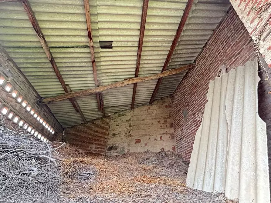 Immagine 10 di Deposito in vendita  a Capannori