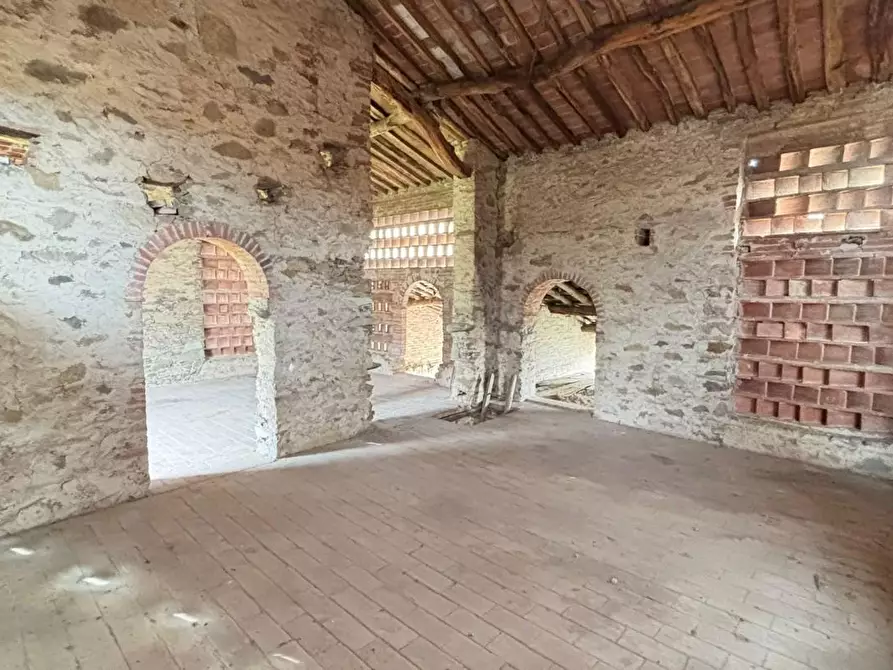 Immagine 13 di Deposito in vendita  a Capannori