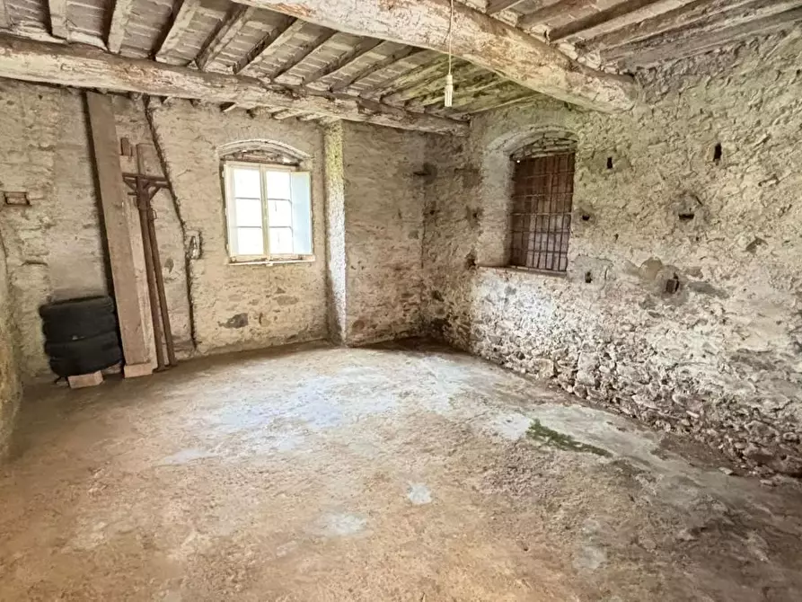 Immagine 12 di Deposito in vendita  a Capannori