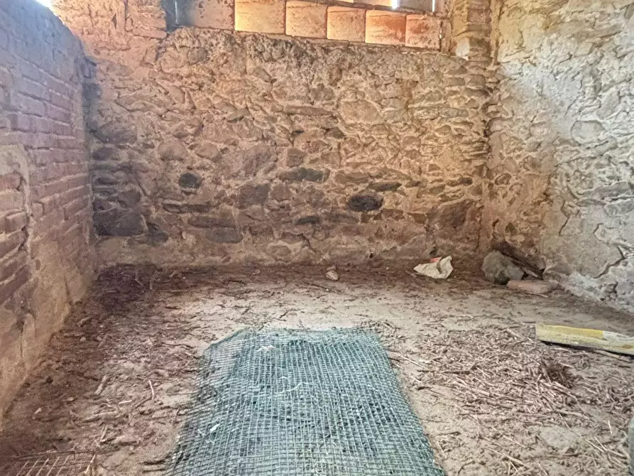 Immagine 24 di Deposito in vendita  a Capannori