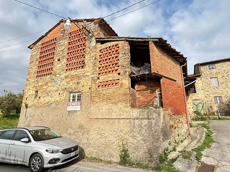 Immagine 6 di Deposito in vendita  a Capannori