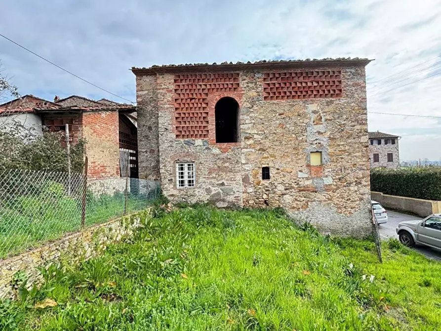 Immagine 19 di Deposito in vendita  a Capannori