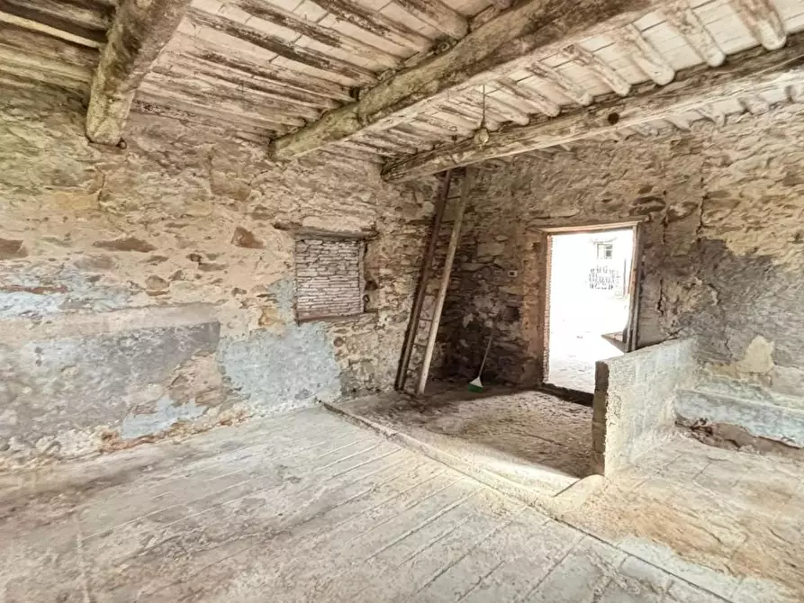 Immagine 5 di Deposito in vendita  a Capannori