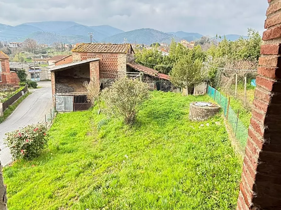 Immagine 26 di Deposito in vendita  a Capannori