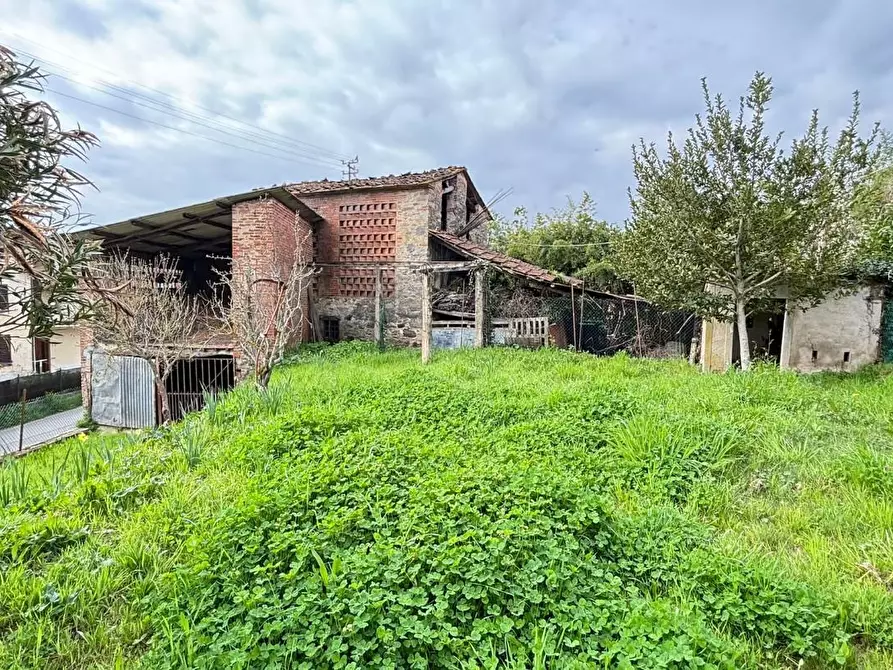 Immagine 8 di Deposito in vendita  a Capannori