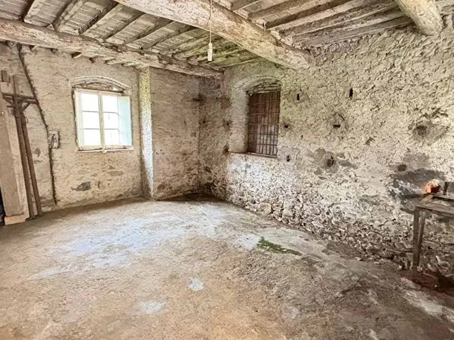 Immagine 11 di Deposito in vendita  a Capannori