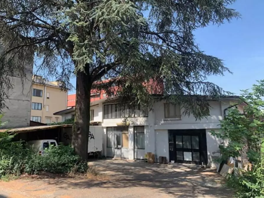 Immagine 1 di Laboratorio in vendita  a Voghera