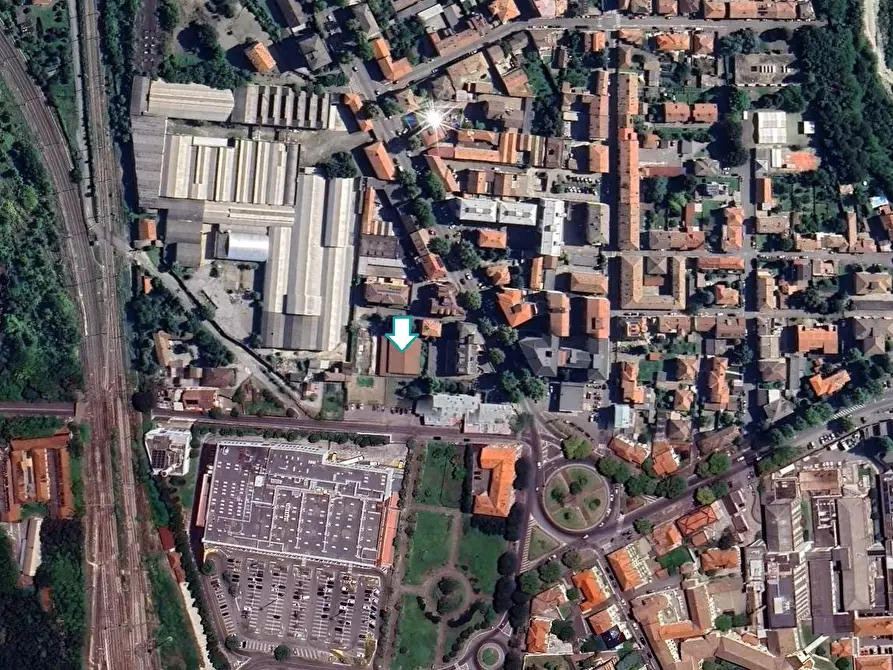 Immagine 2 di Laboratorio in vendita  a Voghera