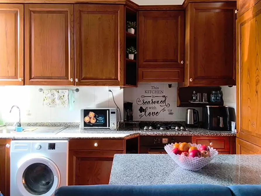 Immagine 2 di Appartamento in vendita  a Massa