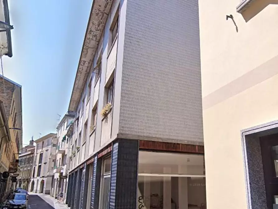 Immagine 2 di Ufficio in vendita  a Voghera