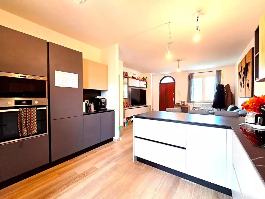 Immagine 1 di Villetta a schiera in vendita  a Lucca