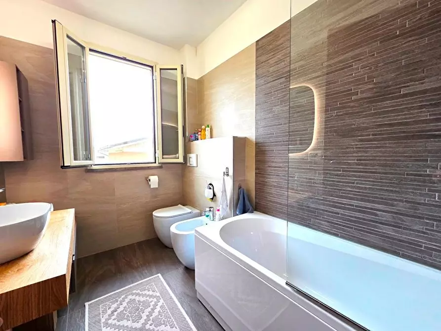 Immagine 28 di Villetta a schiera in vendita  a Lucca