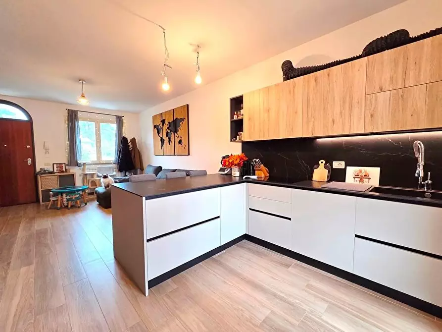 Immagine 10 di Villetta a schiera in vendita  a Lucca