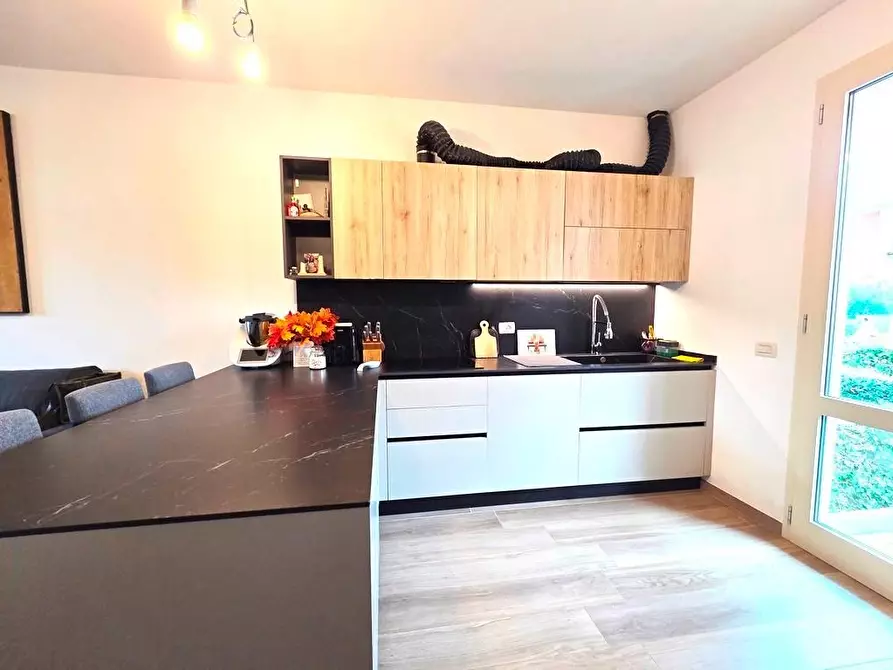 Immagine 8 di Villetta a schiera in vendita  a Lucca