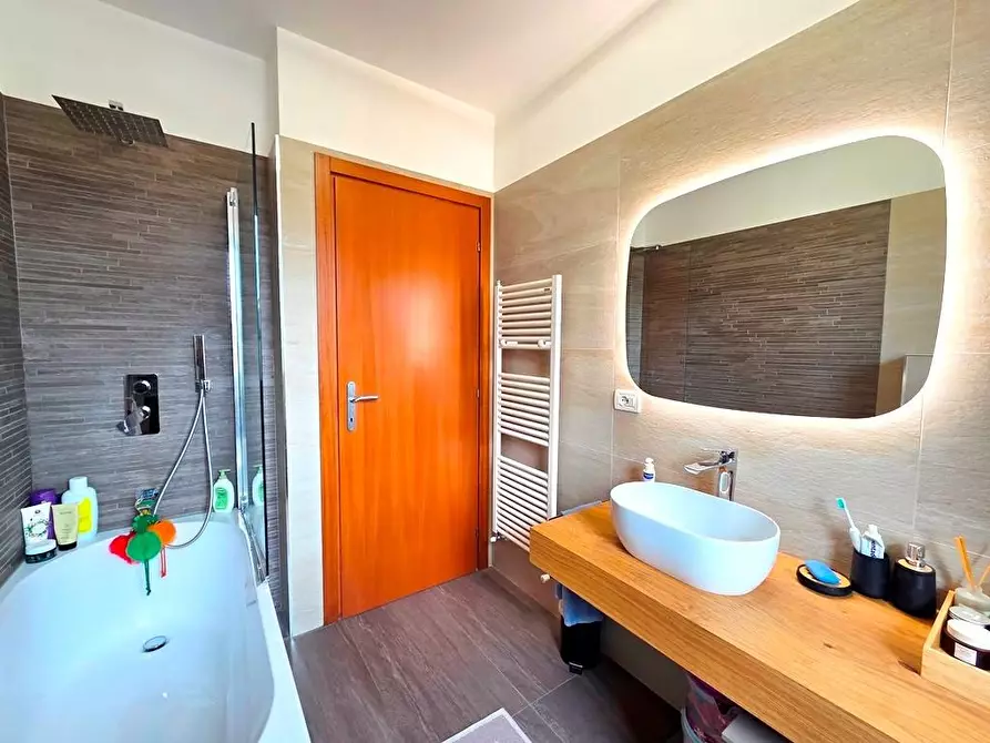 Immagine 29 di Villetta a schiera in vendita  a Lucca