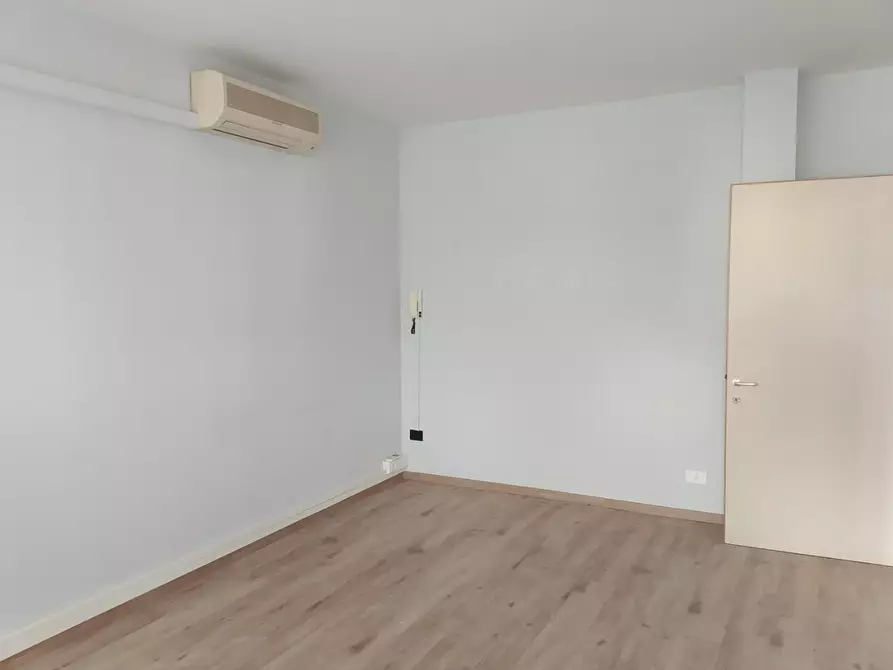 Immagine 5 di Ufficio in affitto  a Vinci