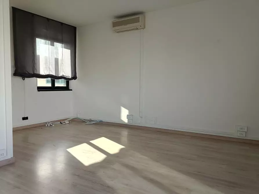 Immagine 1 di Ufficio in affitto  a Vinci