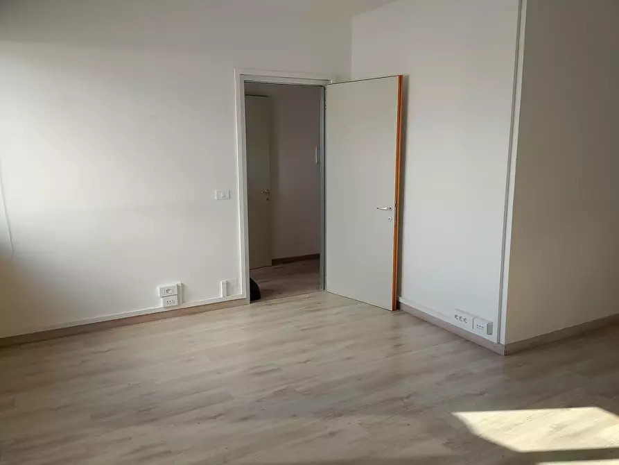 Immagine 3 di Ufficio in affitto  a Vinci