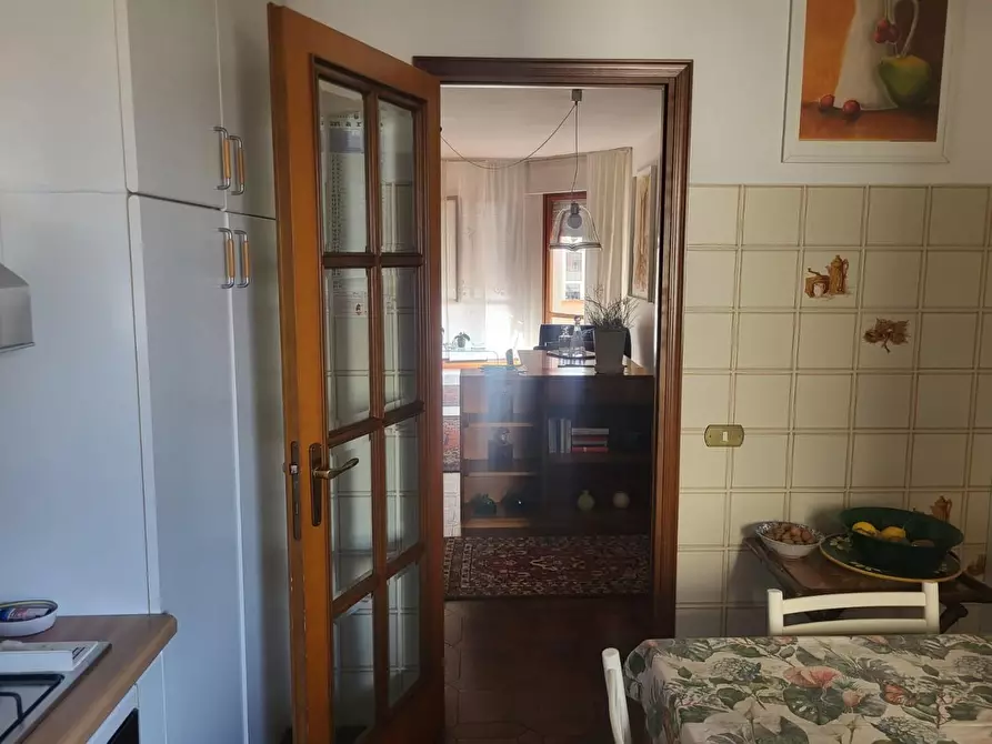 Immagine 2 di Appartamento in vendita  a Carrara