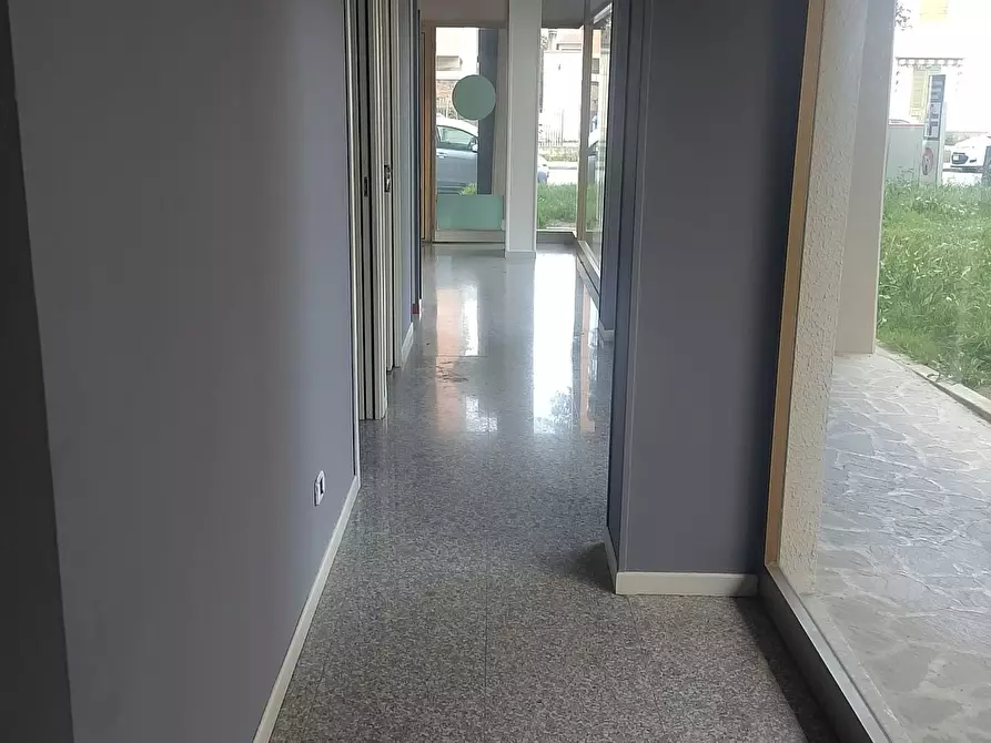 Immagine 7 di Locale commerciale in affitto  a Empoli