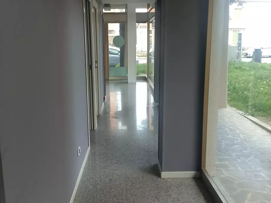 Immagine 6 di Locale commerciale in affitto  a Empoli