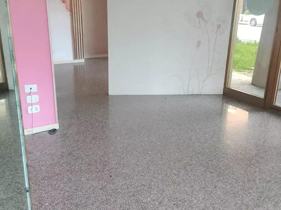 Immagine 1 di Locale commerciale in affitto  a Empoli