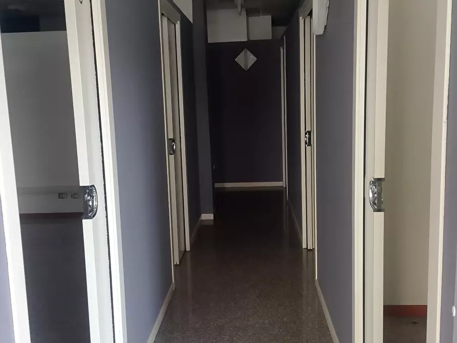 Immagine 5 di Locale commerciale in affitto  a Empoli