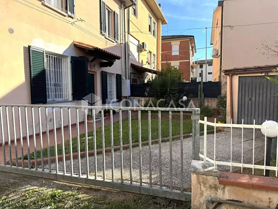 Immagine 2 di Appartamento in vendita  a Pontedera