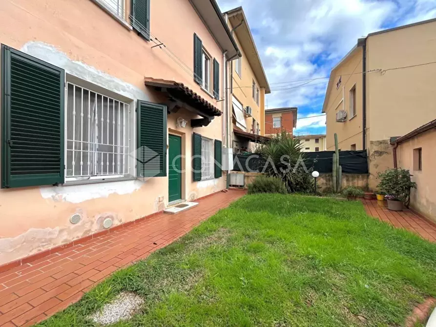 Immagine 21 di Appartamento in vendita  a Pontedera