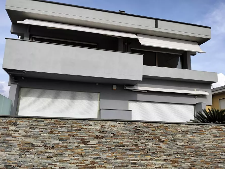 Immagine 2 di Appartamento in vendita  a Carrara