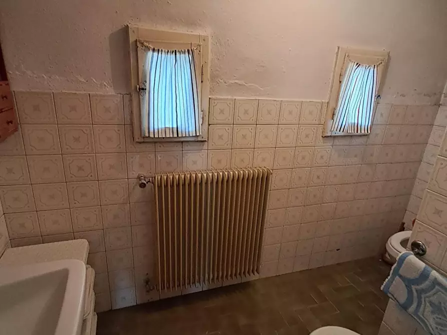 Immagine 21 di Villa in vendita  a Buti