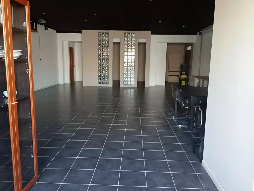 Immagine 1 di Locale commerciale in affitto  a Empoli