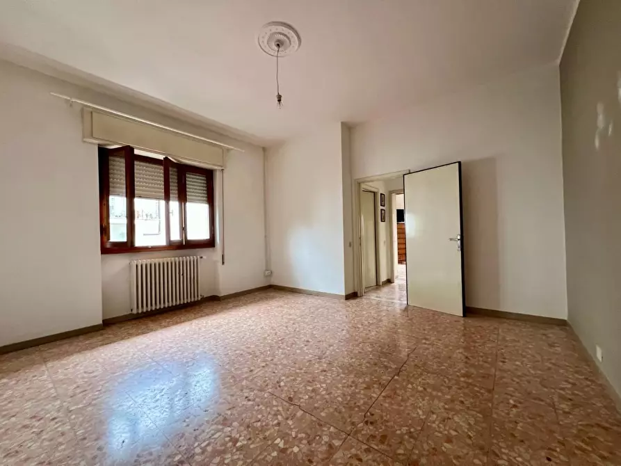 Immagine 16 di Villa in vendita  a Massa