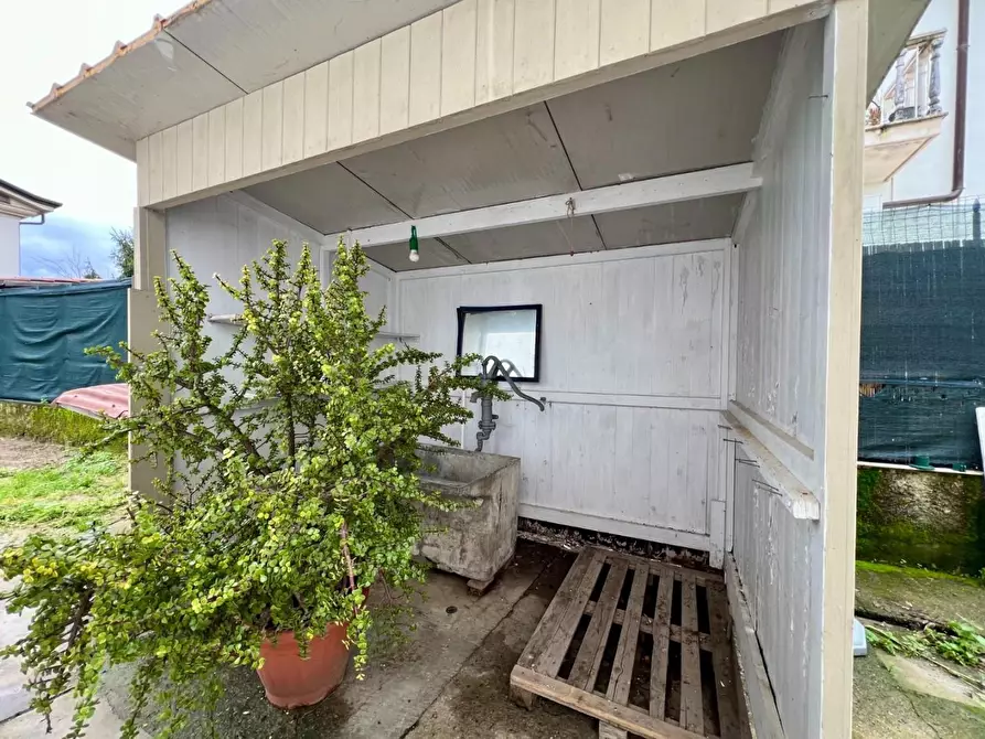 Immagine 23 di Villa in vendita  a Massa