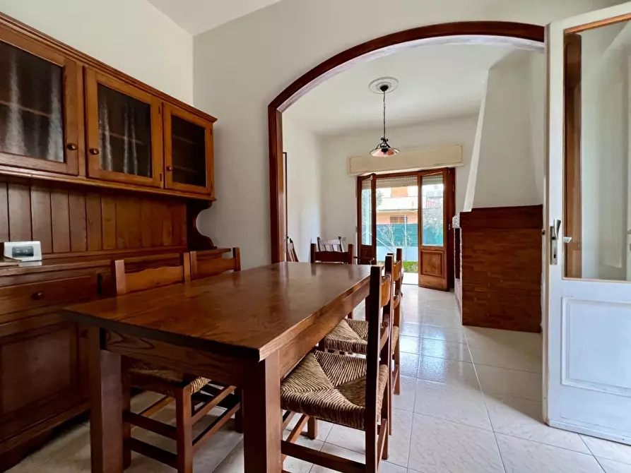 Immagine 12 di Villa in vendita  a Massa