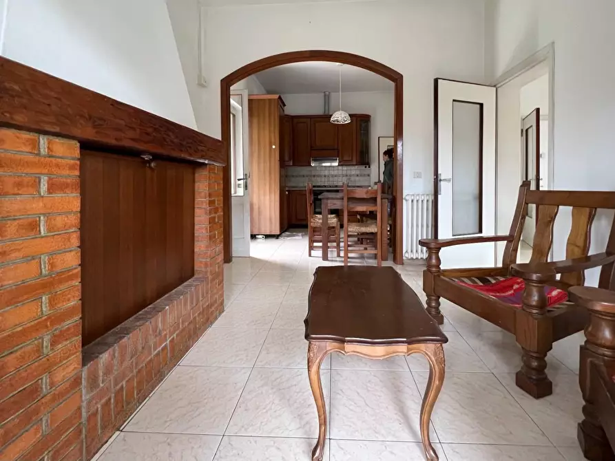 Immagine 11 di Villa in vendita  a Massa