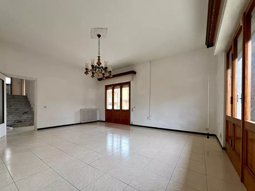 Immagine 15 di Villa in vendita  a Massa