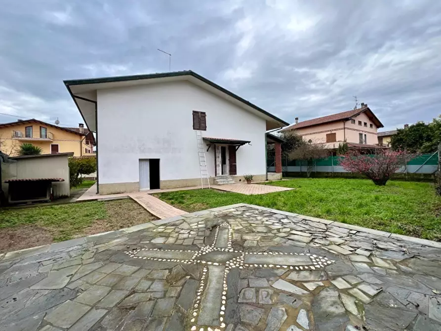 Immagine 5 di Villa in vendita  a Massa