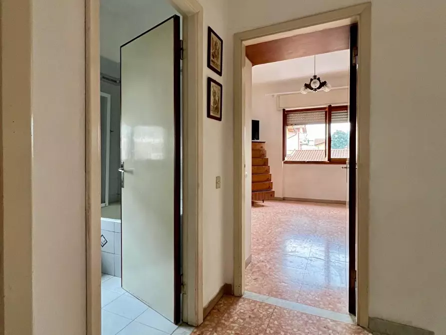 Immagine 18 di Villa in vendita  a Massa