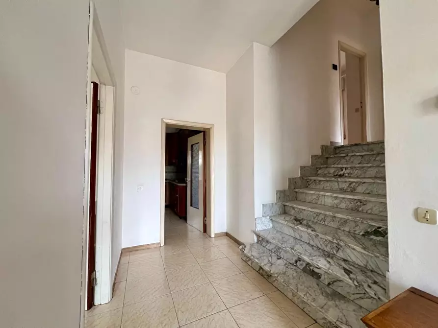 Immagine 21 di Villa in vendita  a Massa