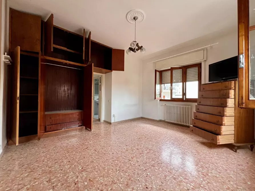 Immagine 25 di Villa in vendita  a Massa