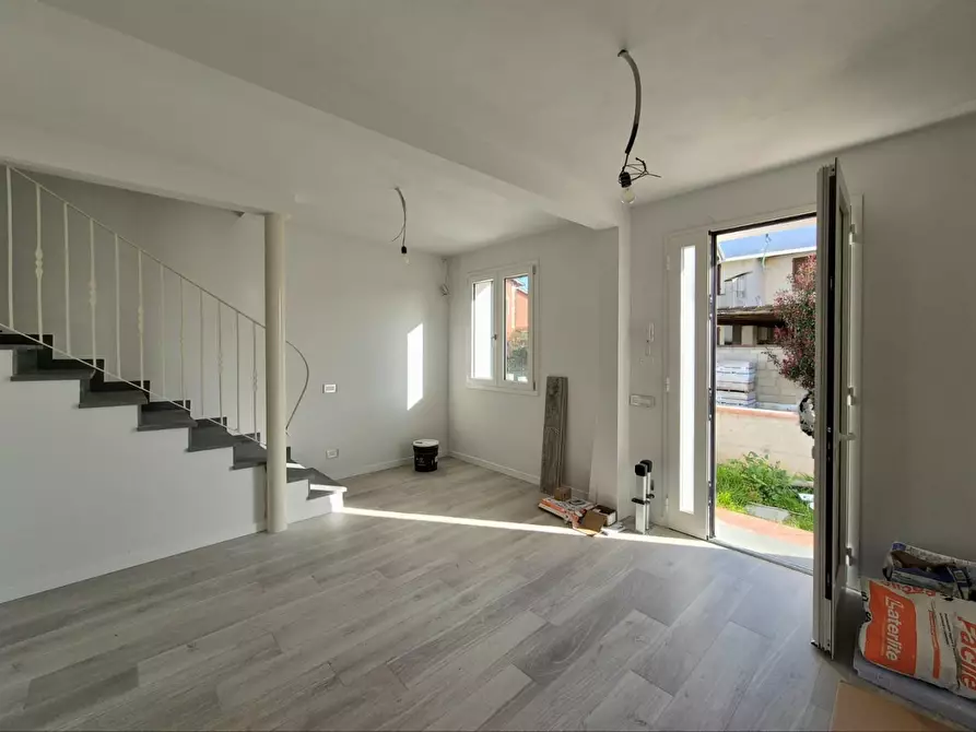 Immagine 8 di Casa bifamiliare in vendita  a Capannori