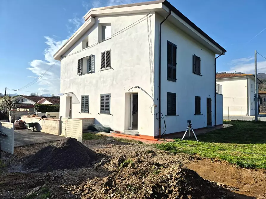 Immagine 4 di Casa bifamiliare in vendita  a Capannori