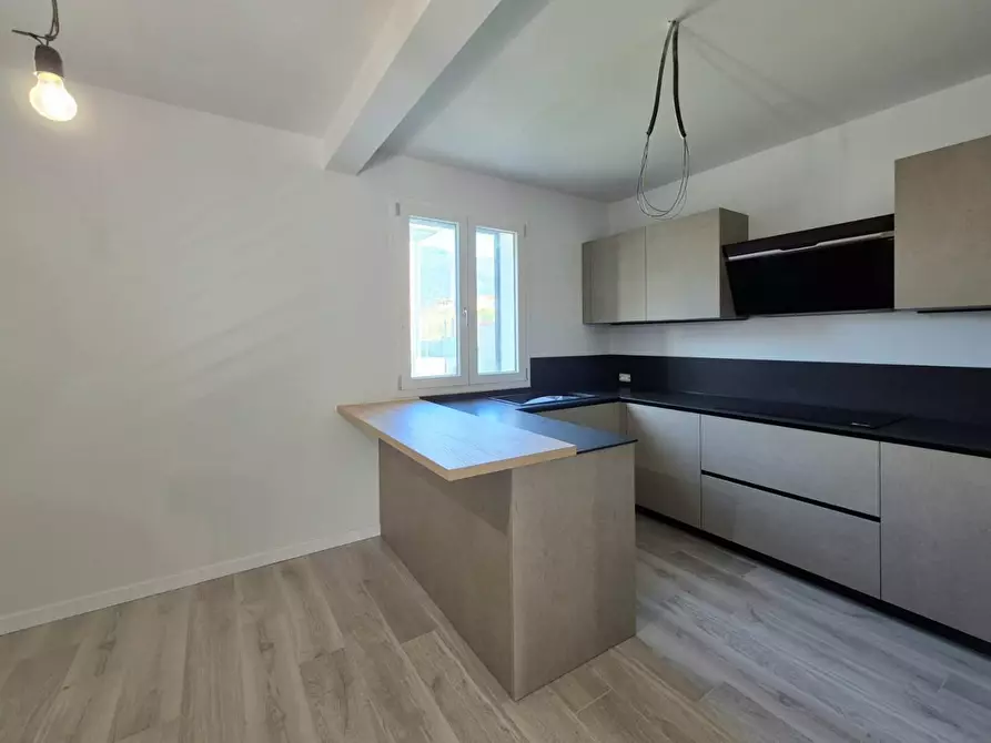 Immagine 11 di Casa bifamiliare in vendita  a Capannori