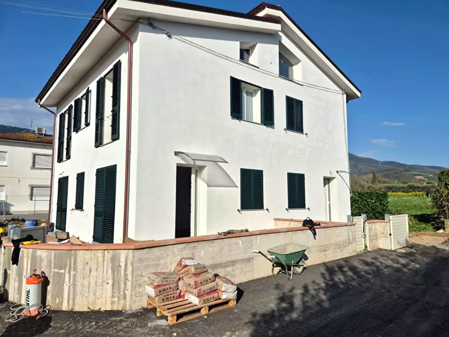 Immagine 2 di Casa bifamiliare in vendita  a Capannori