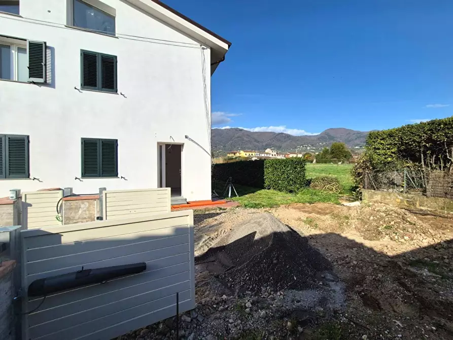 Immagine 7 di Casa bifamiliare in vendita  a Capannori