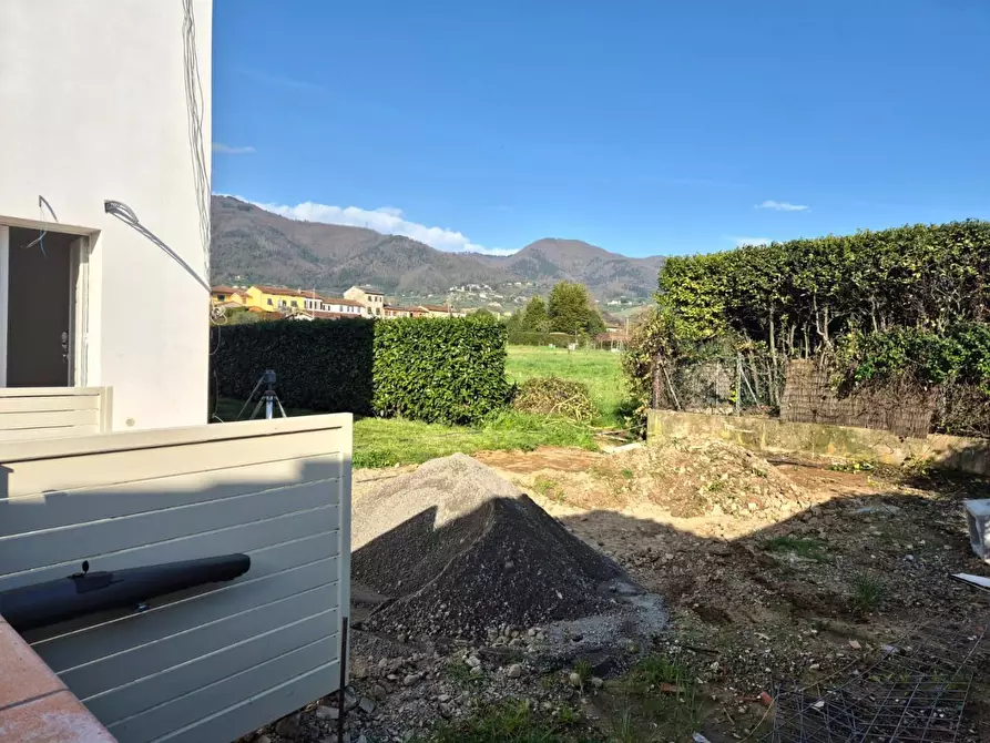 Immagine 3 di Casa bifamiliare in vendita  a Capannori