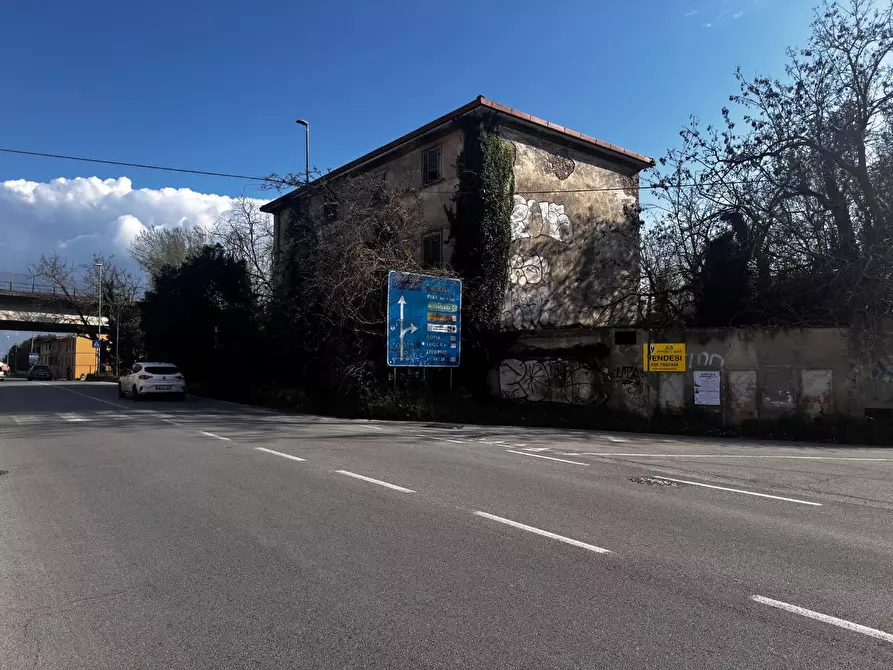 Immagine 1 di Palazzo in vendita  a Pisa