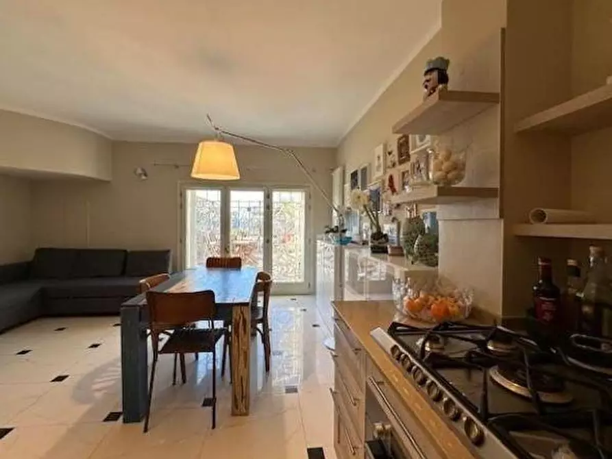 Immagine 2 di Appartamento in vendita  a Camaiore