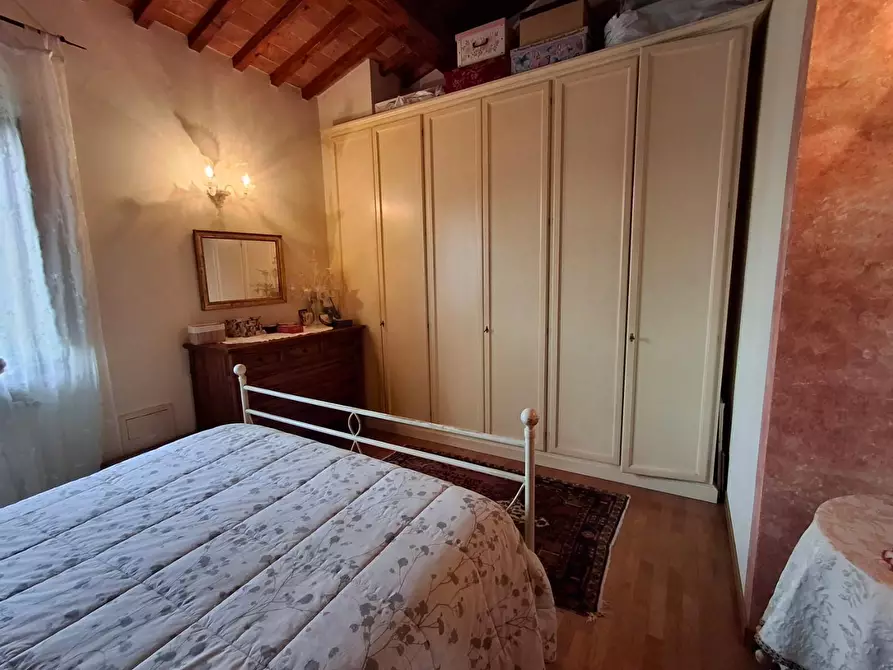 Immagine 26 di Casa colonica in vendita  a Vinci